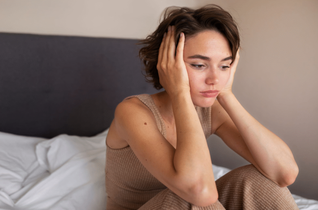 chica triste en la cama